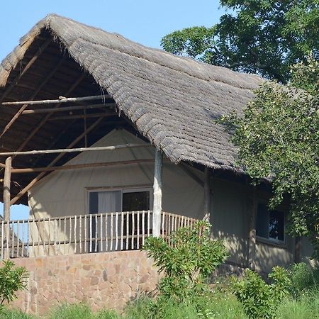Zaina Lodge Wa Екстериор снимка